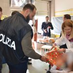La Polizia di Stato porta sorrisi in Pediatria: visita ai piccoli pazienti dell’Ospedale “Gravina” di Caltagirone